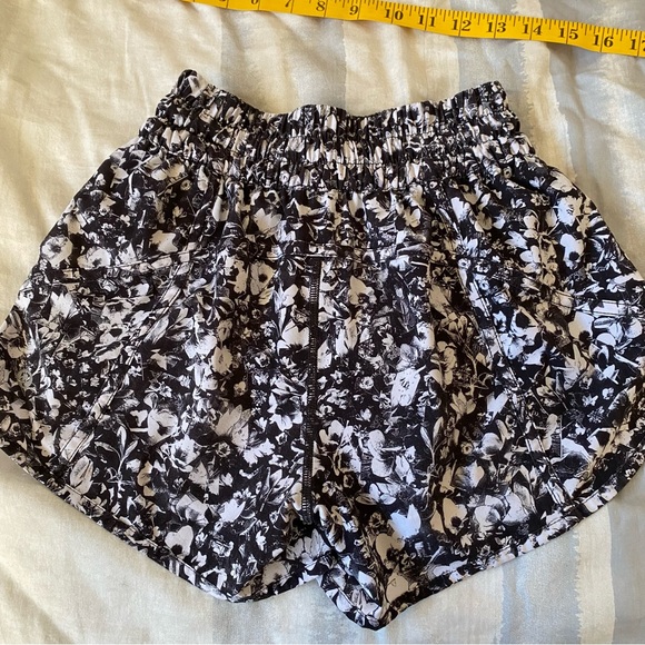 LULULEMON | Tracker short - Picture 3 of 7